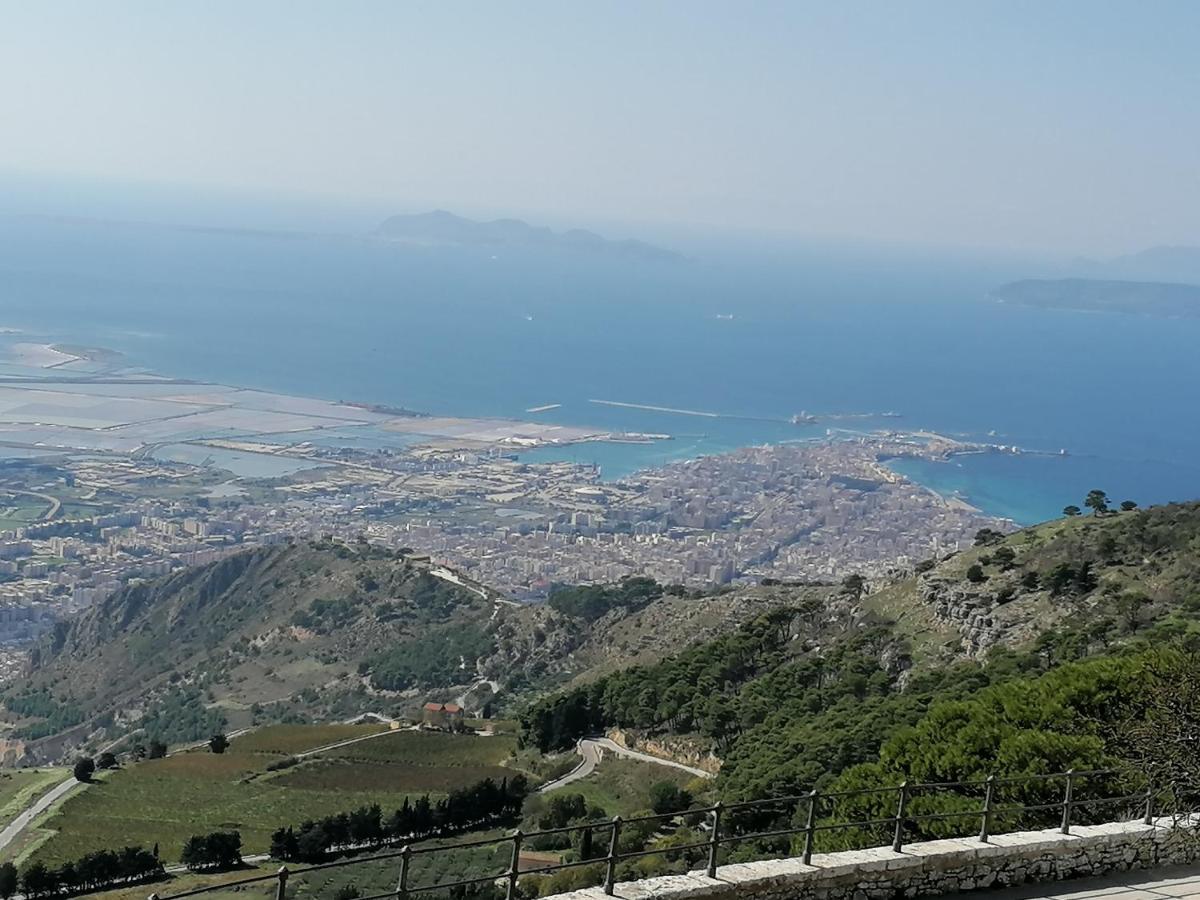 Le Rose Di Maria Apartment Trapani Bagian luar foto